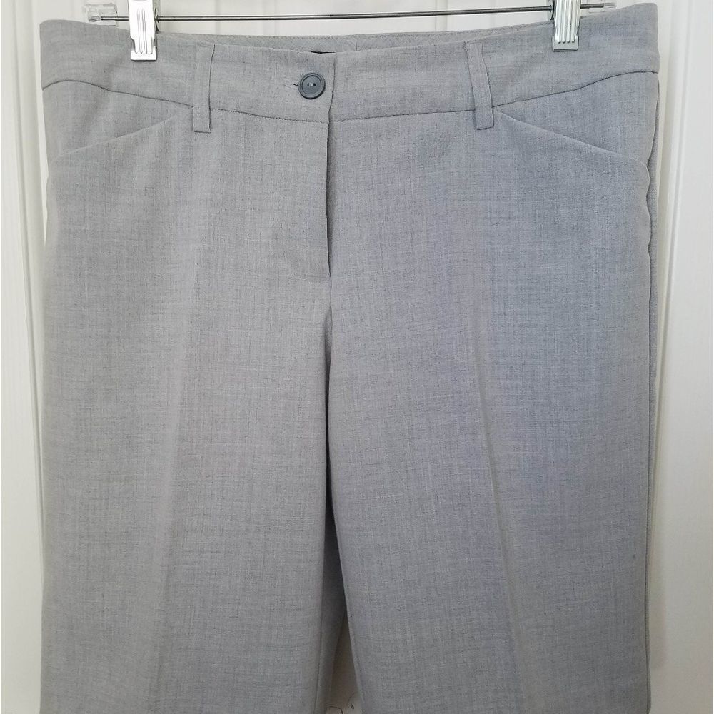 Daisy Fuentes Women’s Gray Bermuda Shorts Size 6 Casual Summer Style